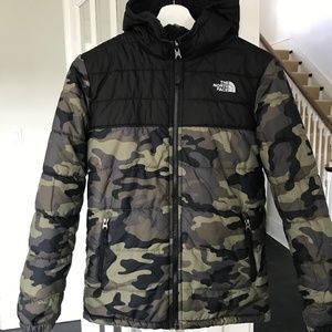 Boys Size L (14-16) The North Face reversible winter jacket